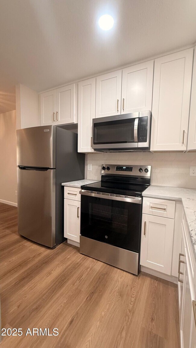 Building Photo - 3131 W Cochise Dr