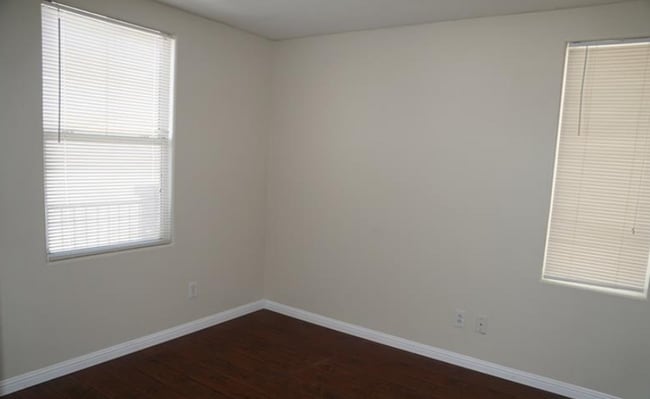 Building Photo - 5447 W Hasley Canyon Ave