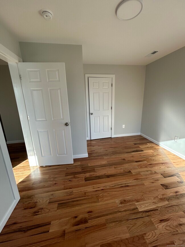 Building Photo - 388 William St