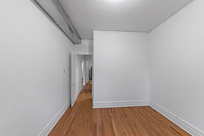Building Photo - 1353 West Catalpa-1