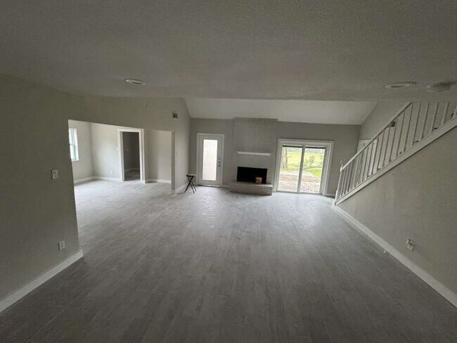 Building Photo - 529 Brandon Rd