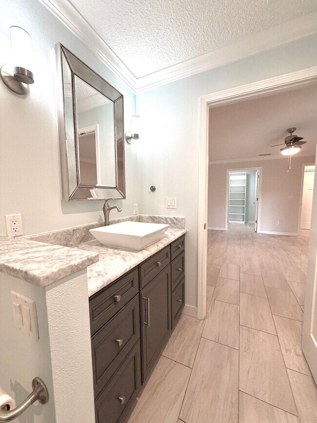 Building Photo - 500 Sandiron Cir