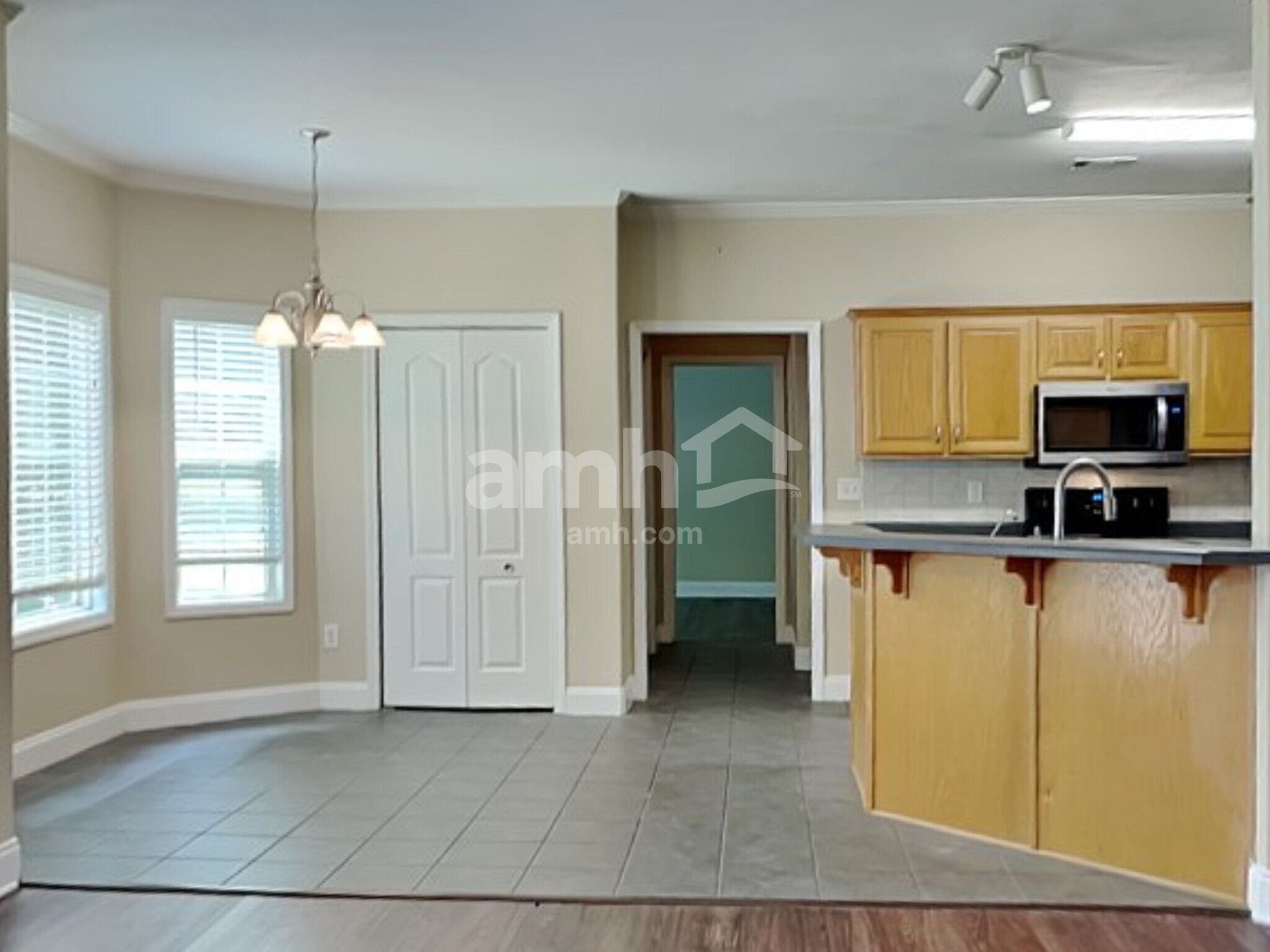 Building Photo - 712 Gatwick Ct