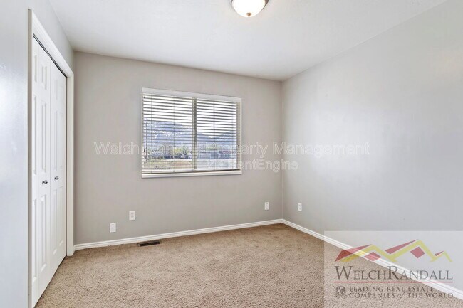 Building Photo - 2126 Pebblebrook Rd
