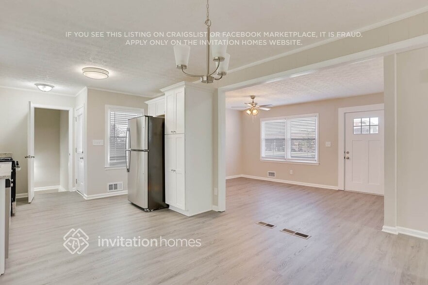 Building Photo - 2421 Kennedy Ln