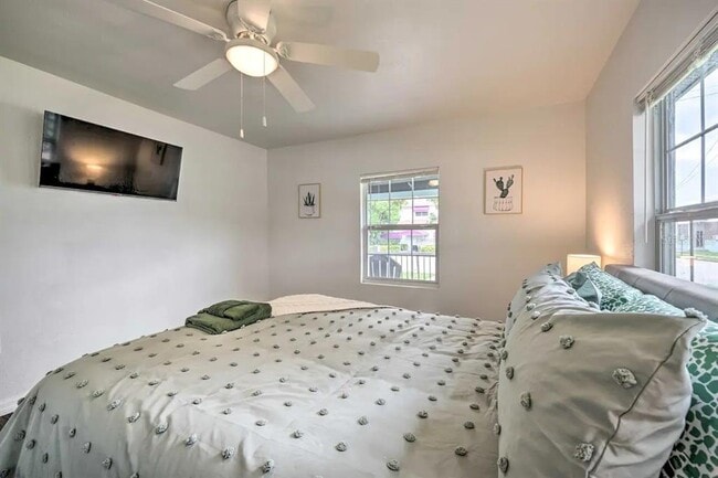 Building Photo - 301 N Wetmore St