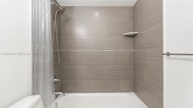 Building Photo - 850 N Miami Ave