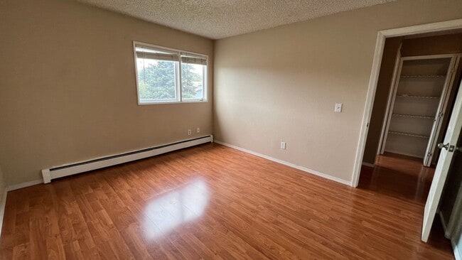 Building Photo - 403/405 Camelot Drive