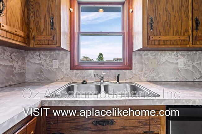 Building Photo - 1105 Jeff Cir