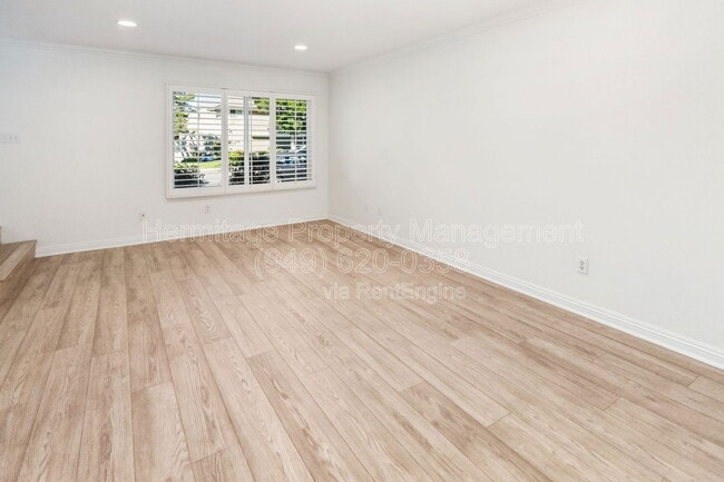 Building Photo - 35 Kazan St