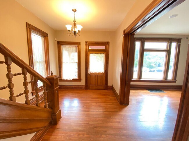 Building Photo - Renovated House, South Campus OSU, Near Medical Center and Law School