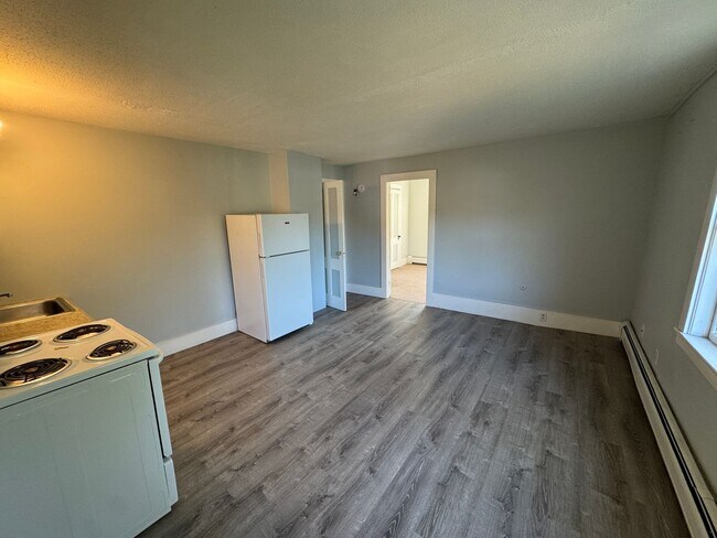 Building Photo - 38 Railroad St