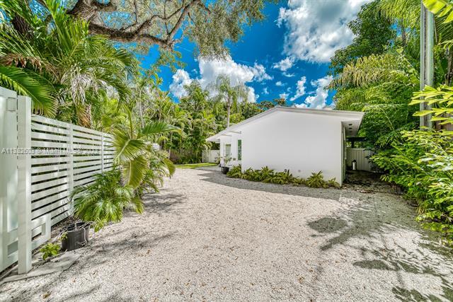 Building Photo - 4000 Kumquat Ave