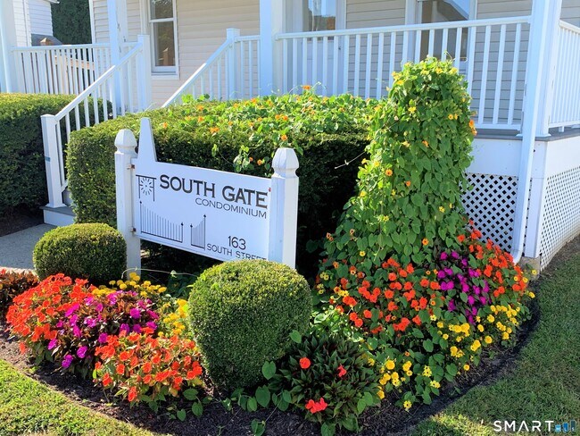 Building Photo - 163 South St