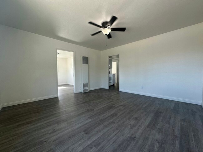 Building Photo - 827 16th St