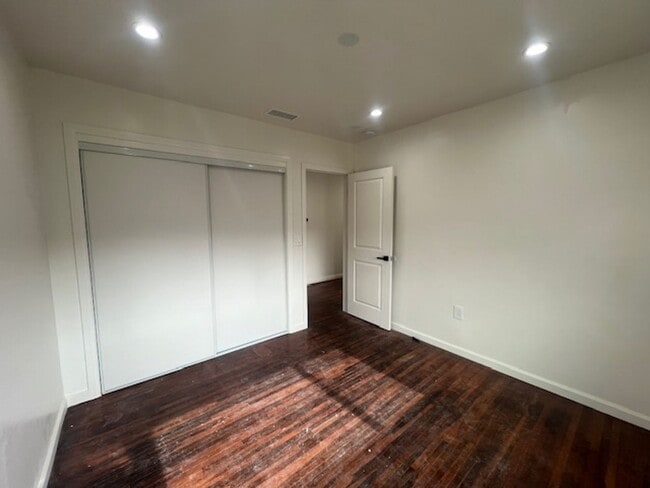 Building Photo - Beautifully renovated 3 bed 2 bath house