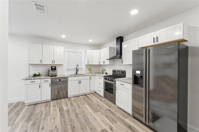 Building Photo - 1288 Almont Dr SW