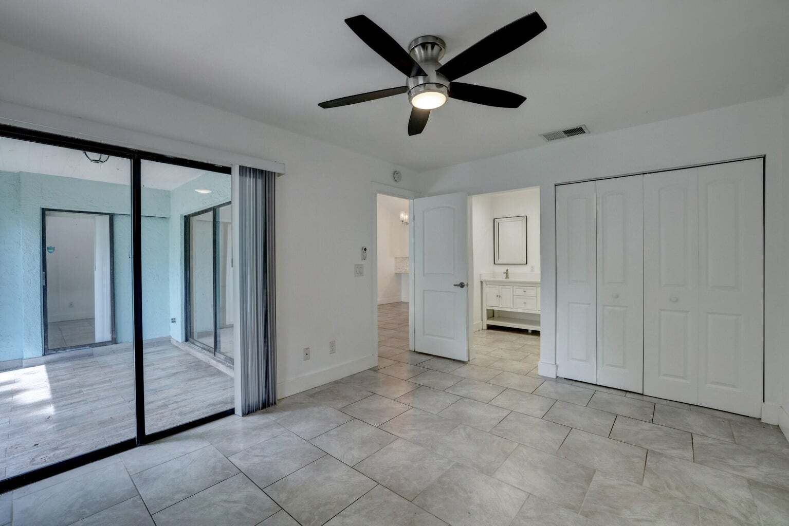 Building Photo - 5770 SE Wilsie Dr