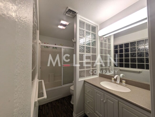 Building Photo - 511 Calle Roca