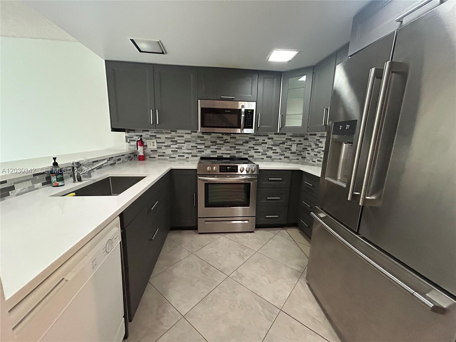Building Photo - 4401 SW 70th Ter