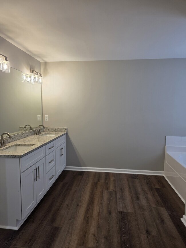 Building Photo - Welcome to your Gem Home!