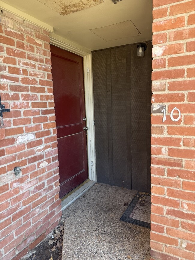 Building Photo - 3000 W Illinois Ave