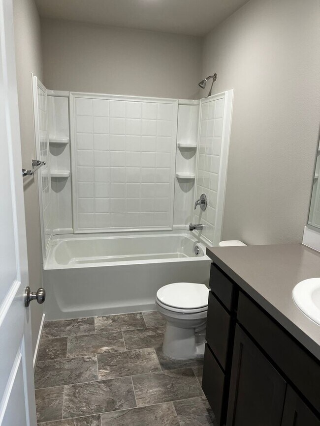 Building Photo - STO Langly Duplex