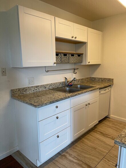 Building Photo - 2731 Nora Ln