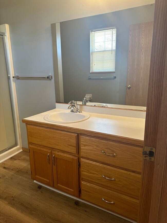 Building Photo - Beautiful Brick Home in Willard!