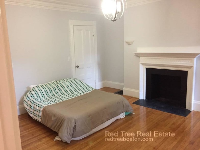 Building Photo - 429 Marlborough St