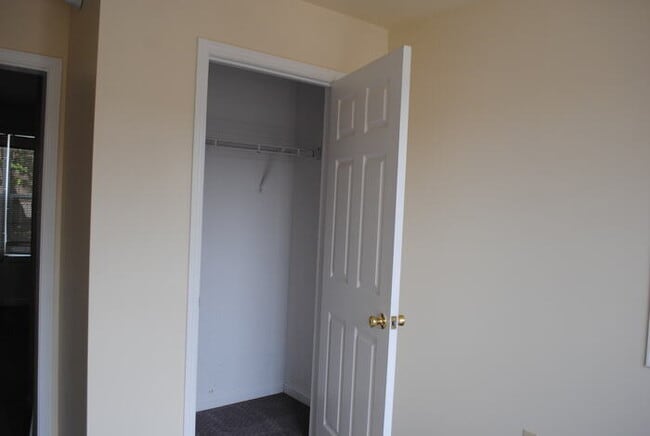 Building Photo - STUDIO/SEMI 1 BEDROOM - AVAILABLE AUGUST 2023!