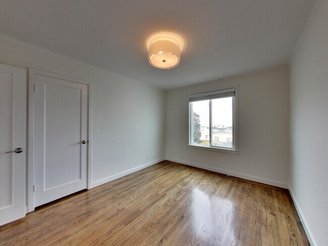 Building Photo - 2167 40th Ave