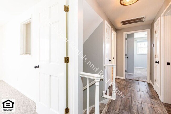 Building Photo - 1225 Clarion Dr