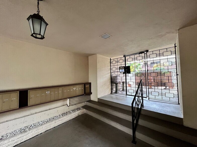 Building Photo - 1263 Hayworth Ave