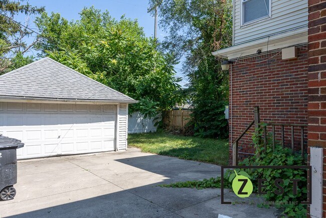 Building Photo - 17352 Roselawn St