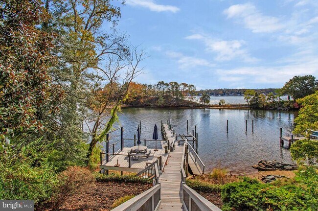 Building Photo - 125 Island View Dr