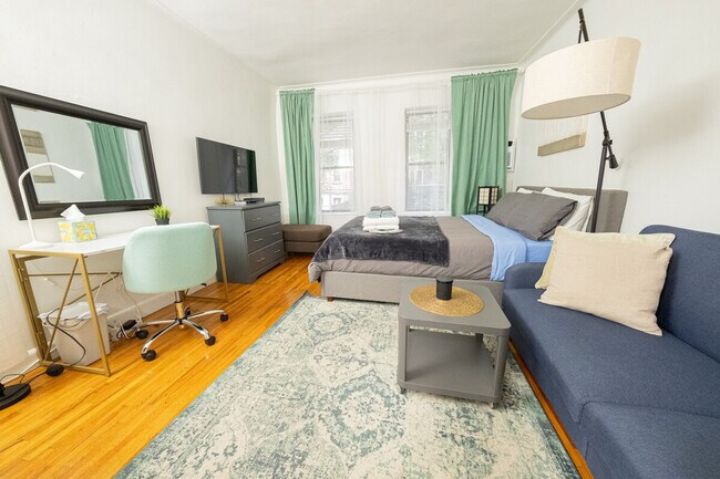 Building Photo - 328 E 74th St