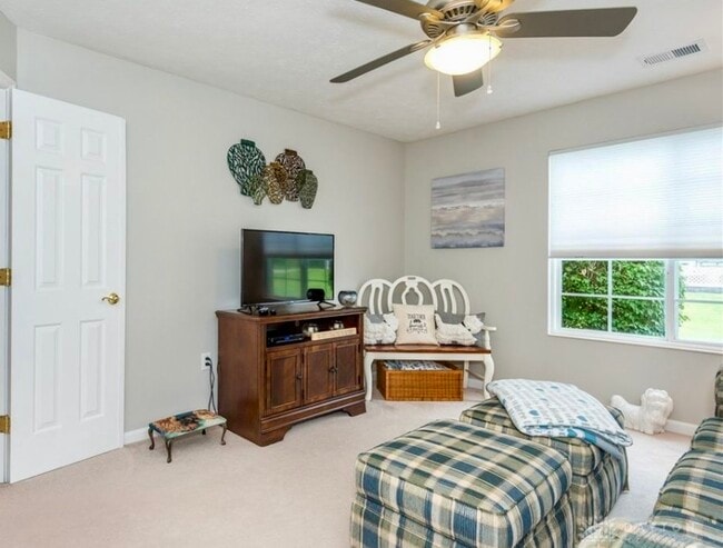 Building Photo - Crestmont 104