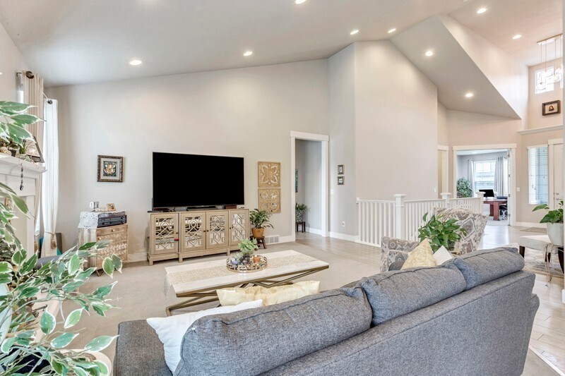 Building Photo - 13320 E Lakemont Dr