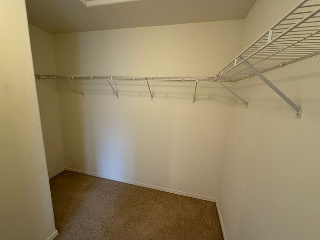 Building Photo - $400 Move In Credit!! 3 Bed/2.5 Bath Single Family Home in River Canyon Estates - BRAND NEW CARPET