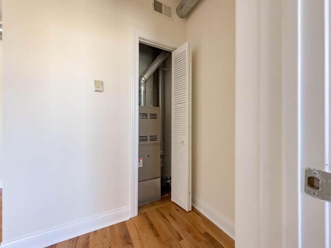 Building Photo - 348 Park Ave