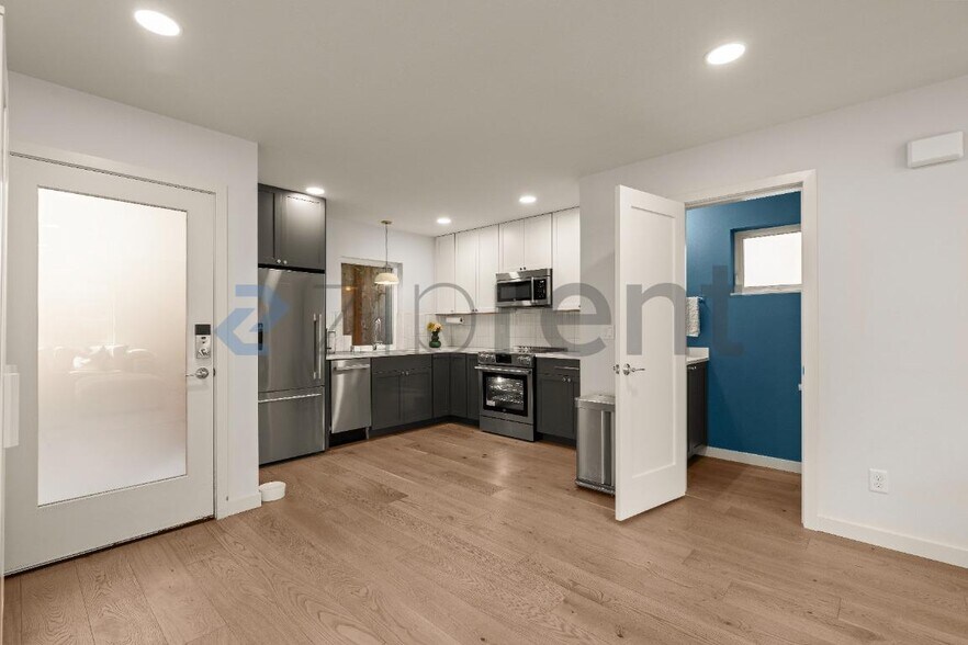 Building Photo - Unit