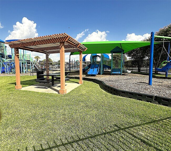 Building Photo - 10634 Lyndon Meadows Dr