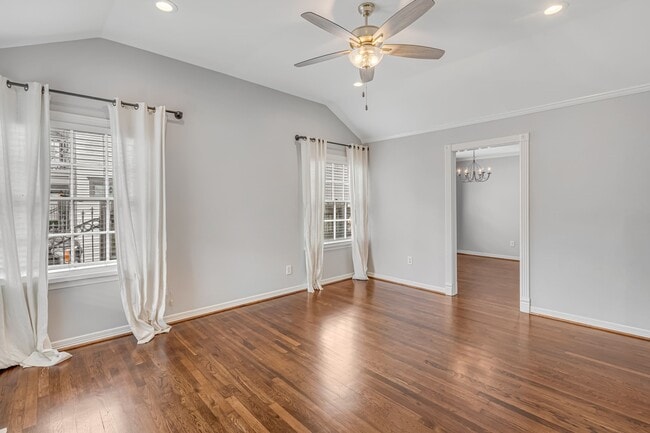 Building Photo - 1004 Lawrence St