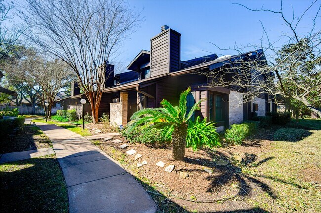 Primary Photo - 2510 Grants Lake Blvd