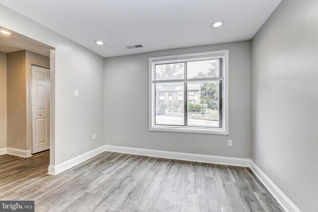 Building Photo - 6559 Frietchie Row
