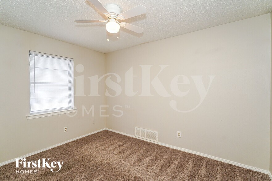 Building Photo - 3417 Willowcrest Dr