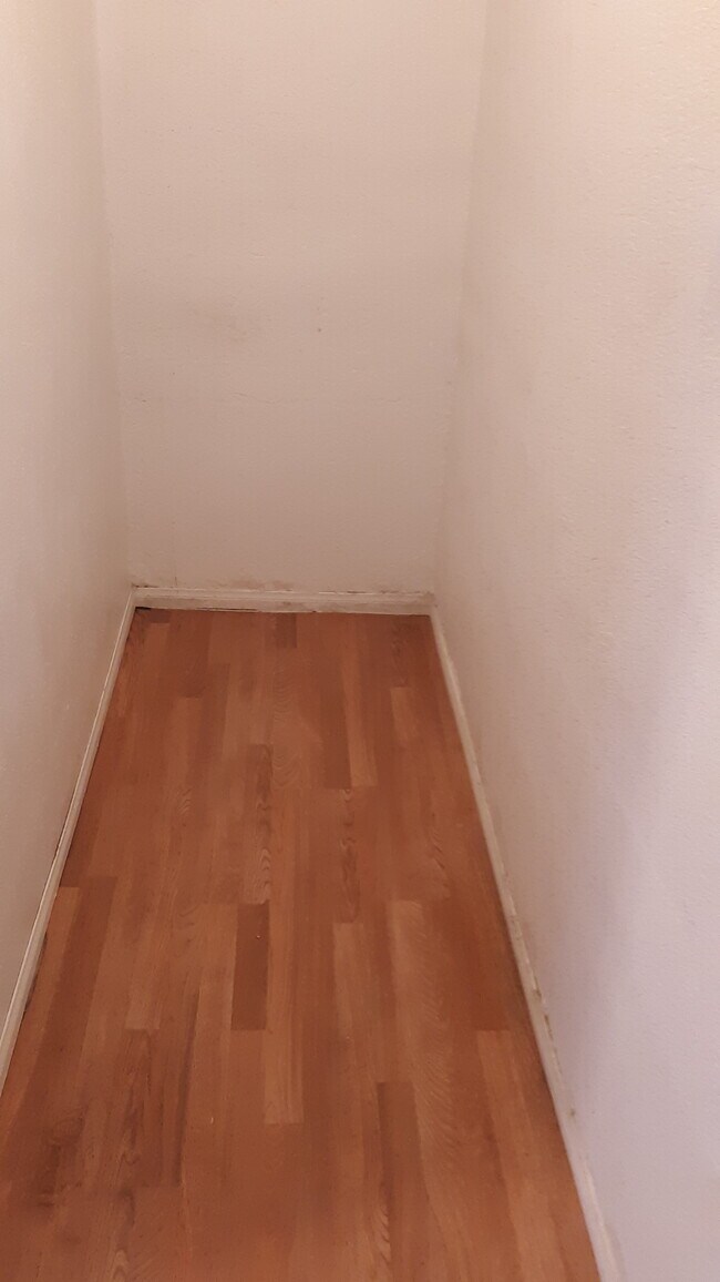 Closet - 3214 Johnston St