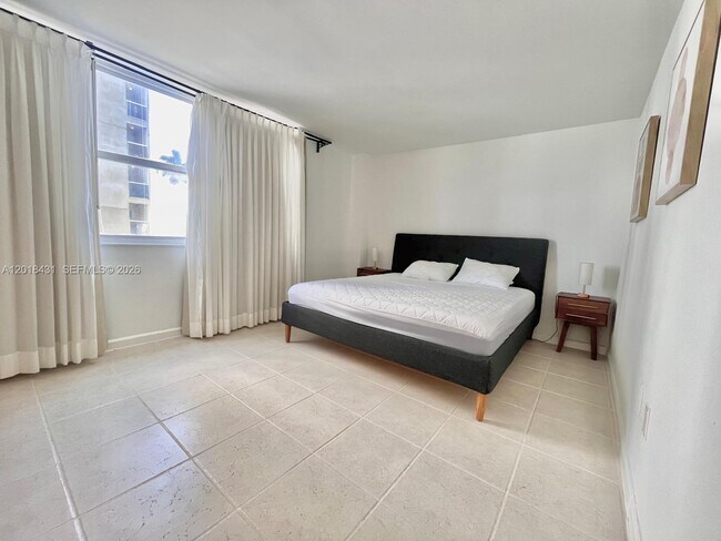 Building Photo - 5838 Collins Ave