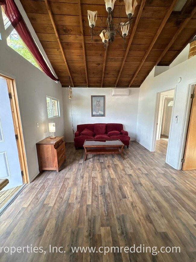 Building Photo - Updated 2-Bedroom House With Refrigerator ...